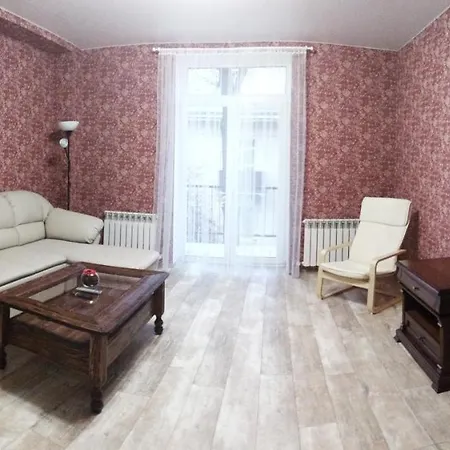 Old City Apartment *